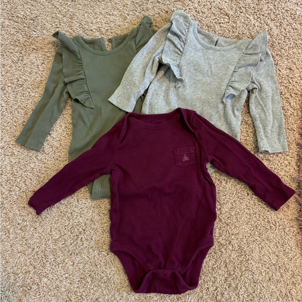 Baby Gap girl long sleeve onesie bodysuit